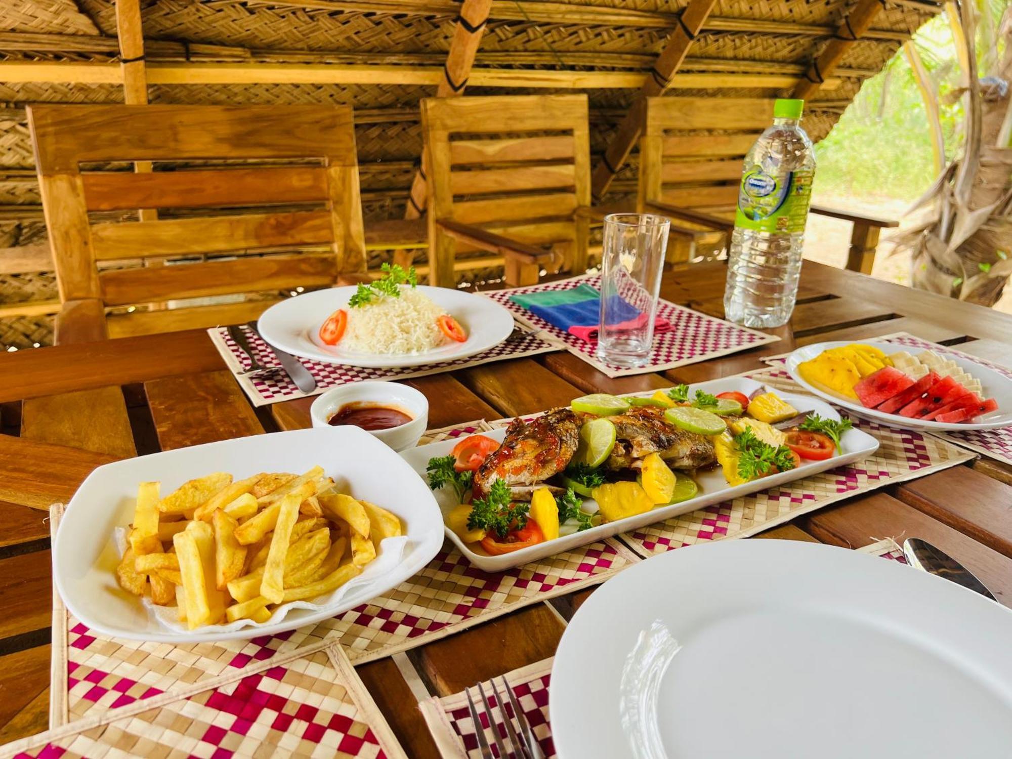 Kingfisher Beach Resort-Yala Kirinda  Ngoại thất bức ảnh