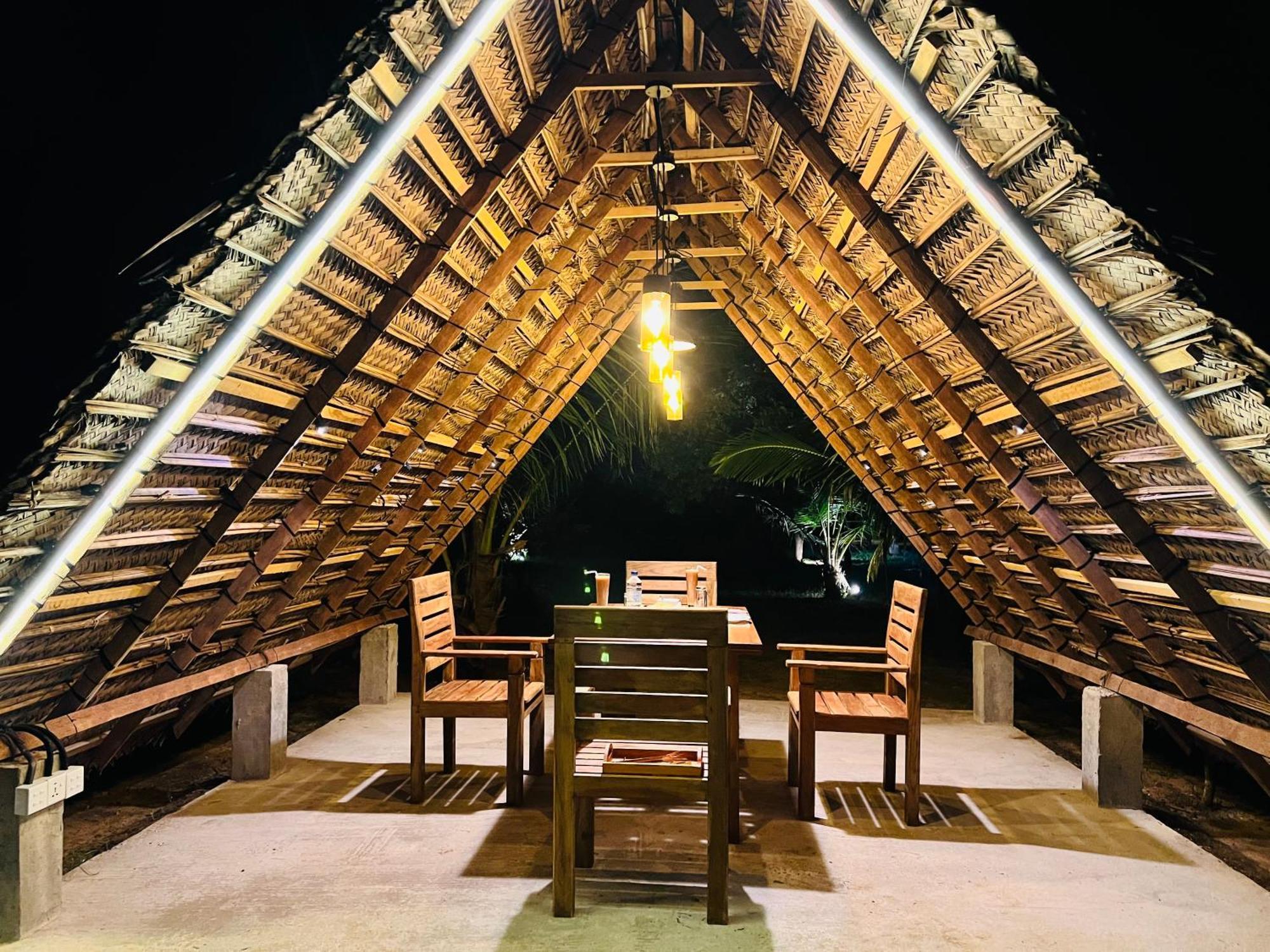 Kingfisher Beach Resort-Yala Kirinda  Ngoại thất bức ảnh
